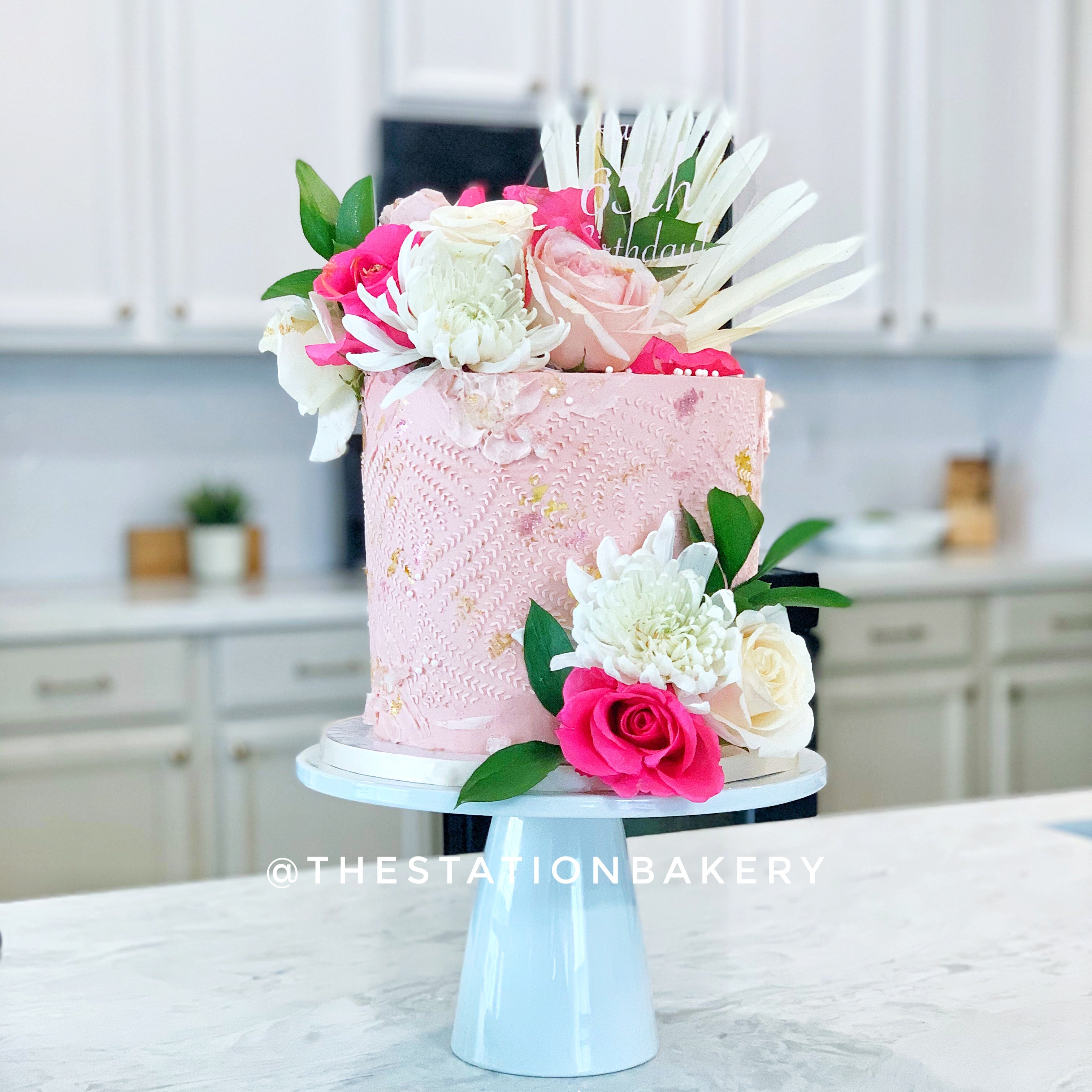 Wedding reception cake station, romantic gold painted cake, pink flowers,  unique cake… | Wedding reception decorations, Diy wedding cake, Wedding  cakes with flowers
